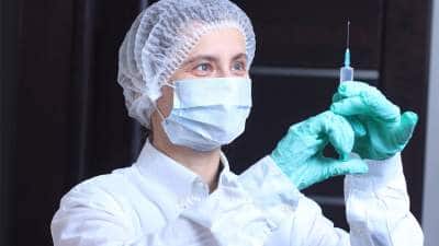 Βρετανία: Την Πέμπτη ξεκινούν δοκιμές εμβολίου κατά του κορωνοϊού σε ανθρώπους
